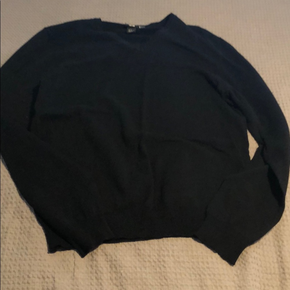 Men’s size Medium v neck sweatshirt